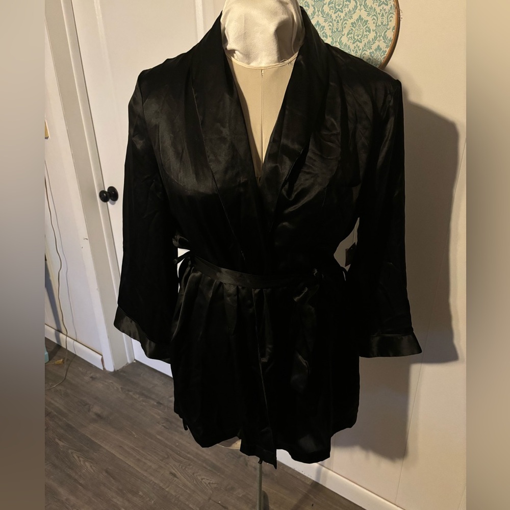 Flora Kikrooz 100% Silk Black Robe Medium NWT